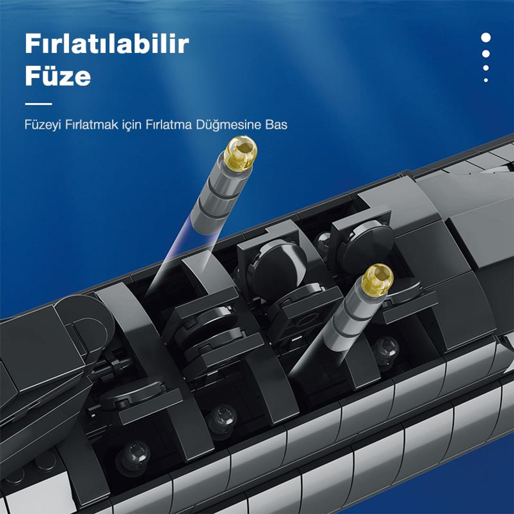 İki füze ve yükleme mekanizmasına sahip siyah oyuncak füze rampası.