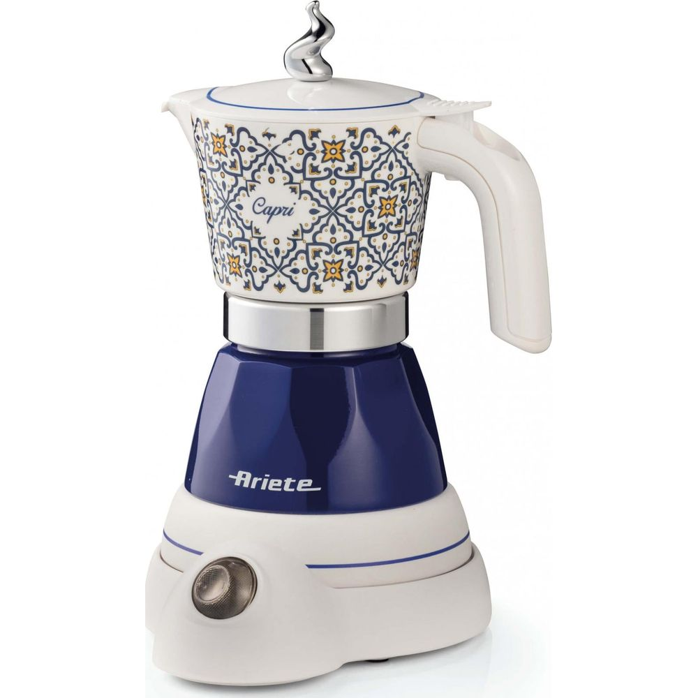 Eine weiß-blaue Kaffeemaschine mit Muster, silbernem Deckel und weißem Griff.