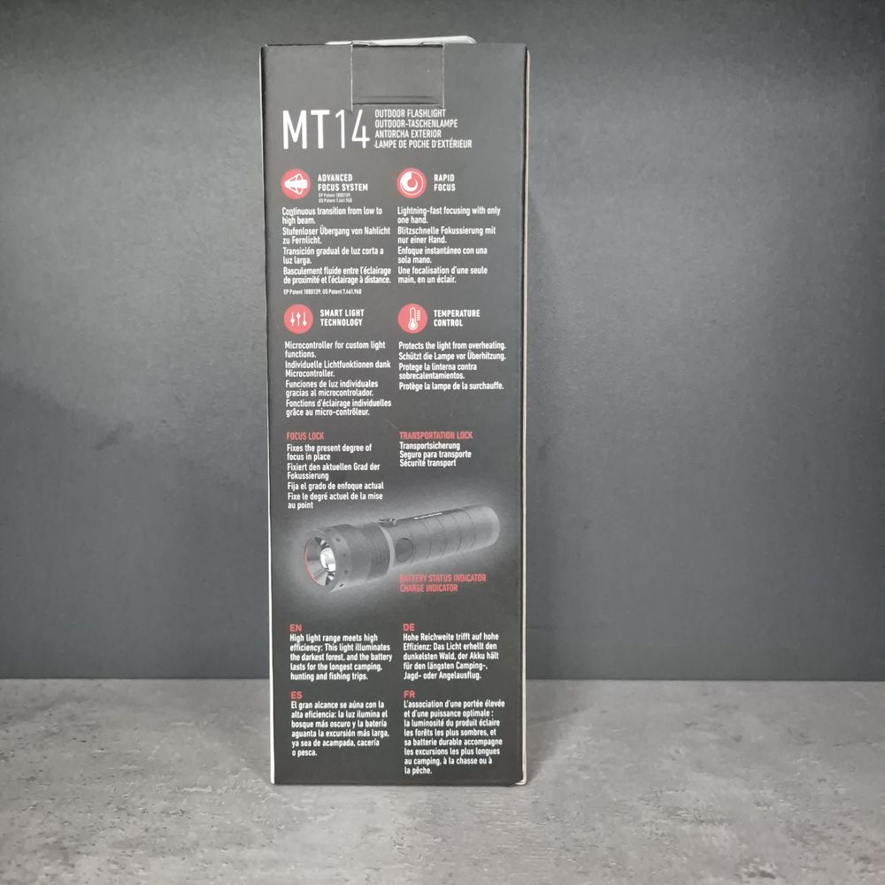 Lampe de poche extérieure MT14 avec contrôle de mise au point et température.