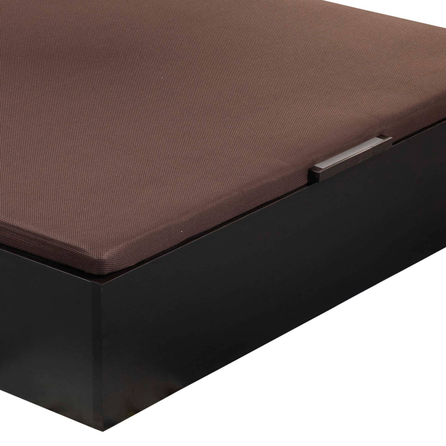 Una base de madera oscura con un cojín de asiento marrón texturizado y un asa.