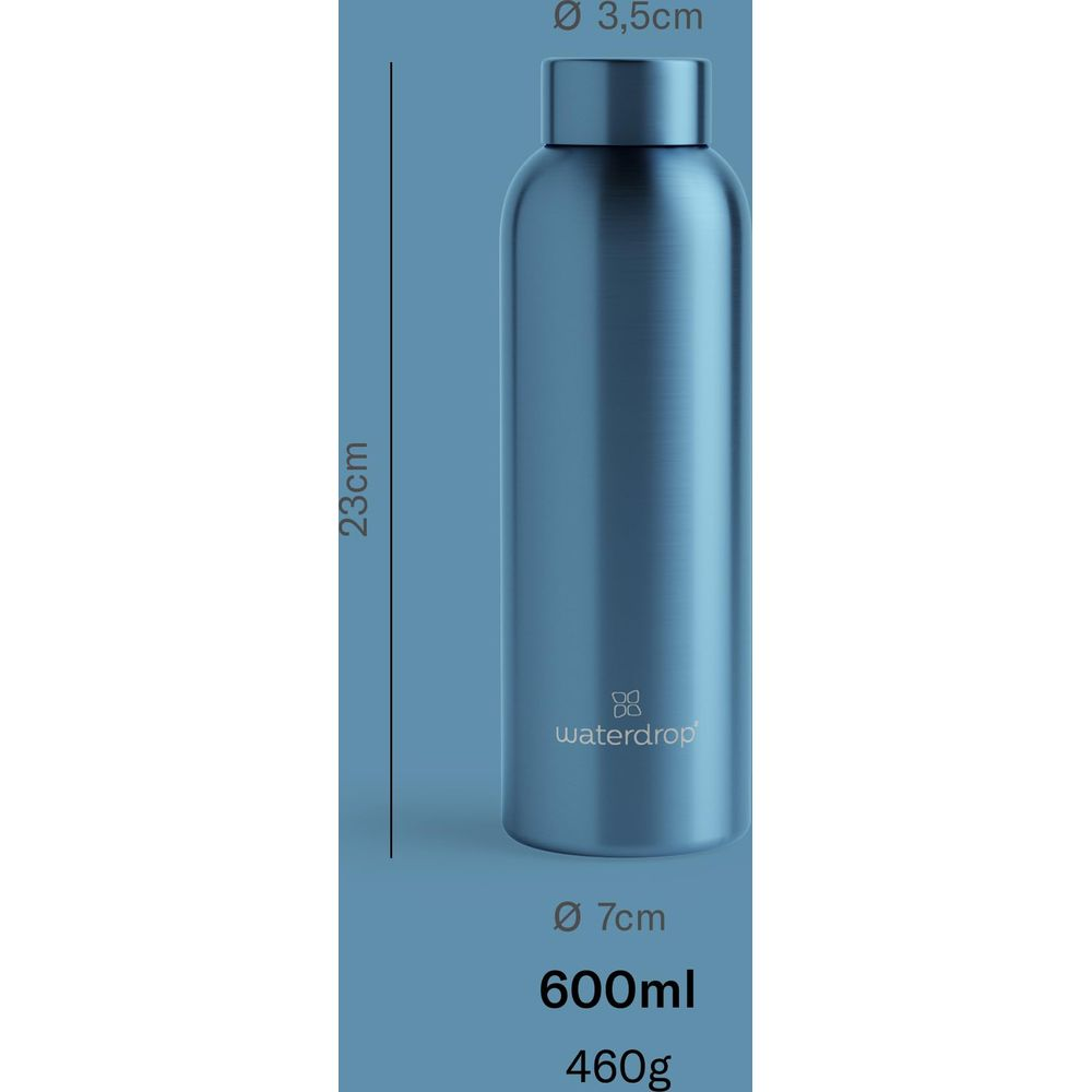 Eine blaue Metallwasserflasche mit Maßen und Kapazität.