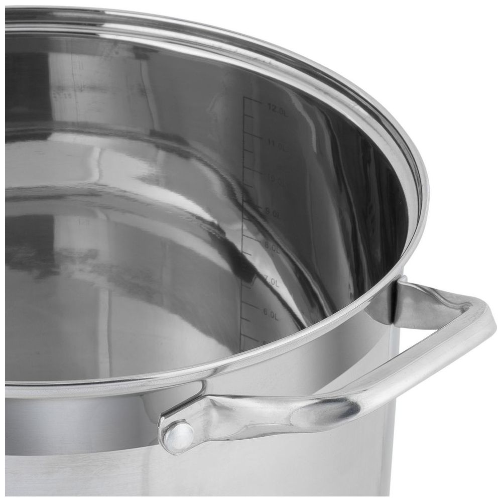 Casserole en acier inoxydable avec graduations intérieures et poignées.