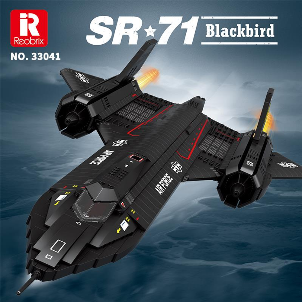 Motorlarından alev çıkan, "AIR FORCE" yazılı siyah SR-71 Blackbird oyuncak uçak.