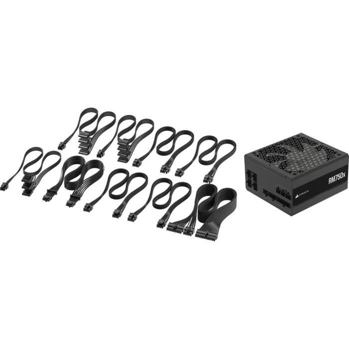 Fuente de alimentación negra y juego de cables sobre fondo blanco.