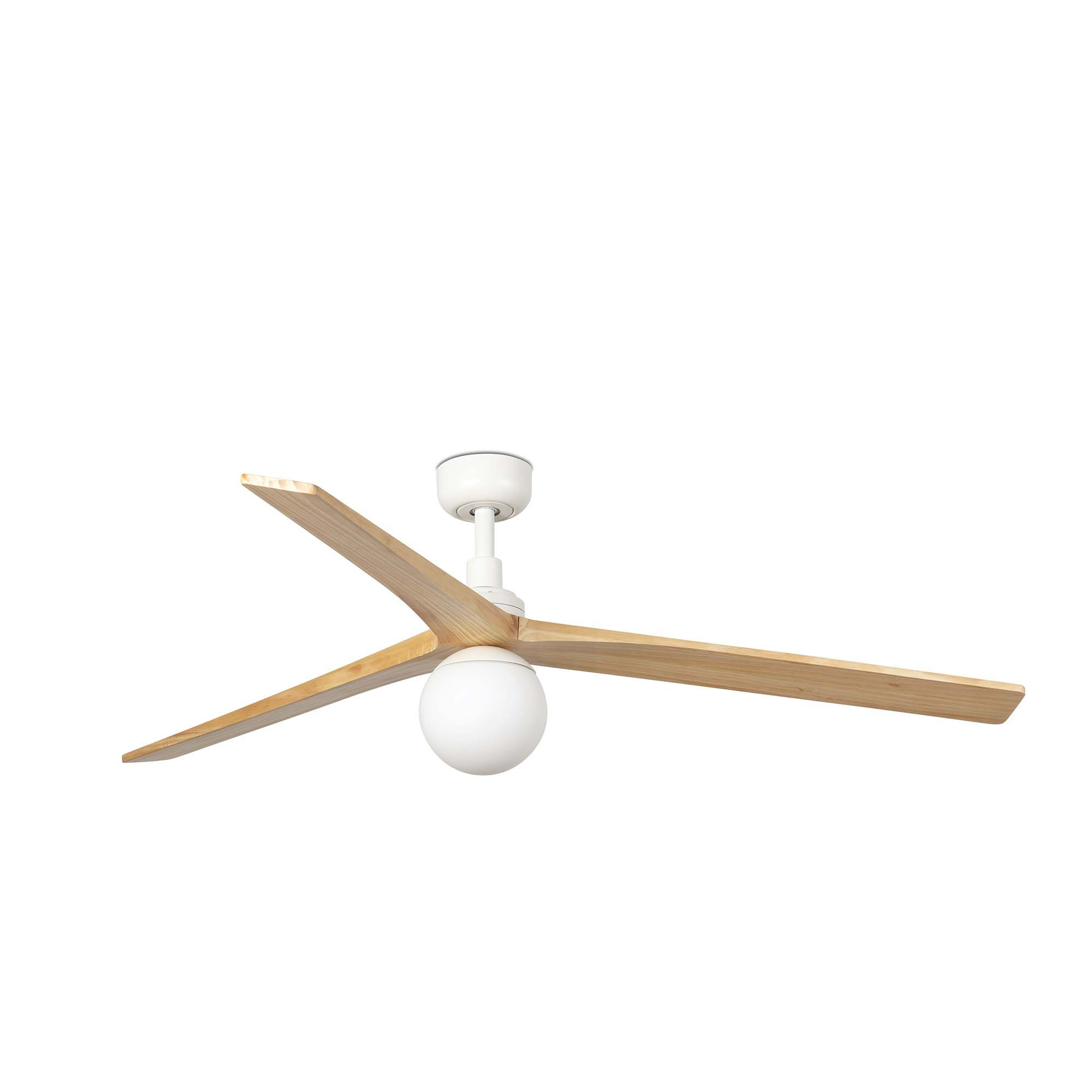 Un ventilatore da soffitto bianco con tre pale in legno e una lampadina.