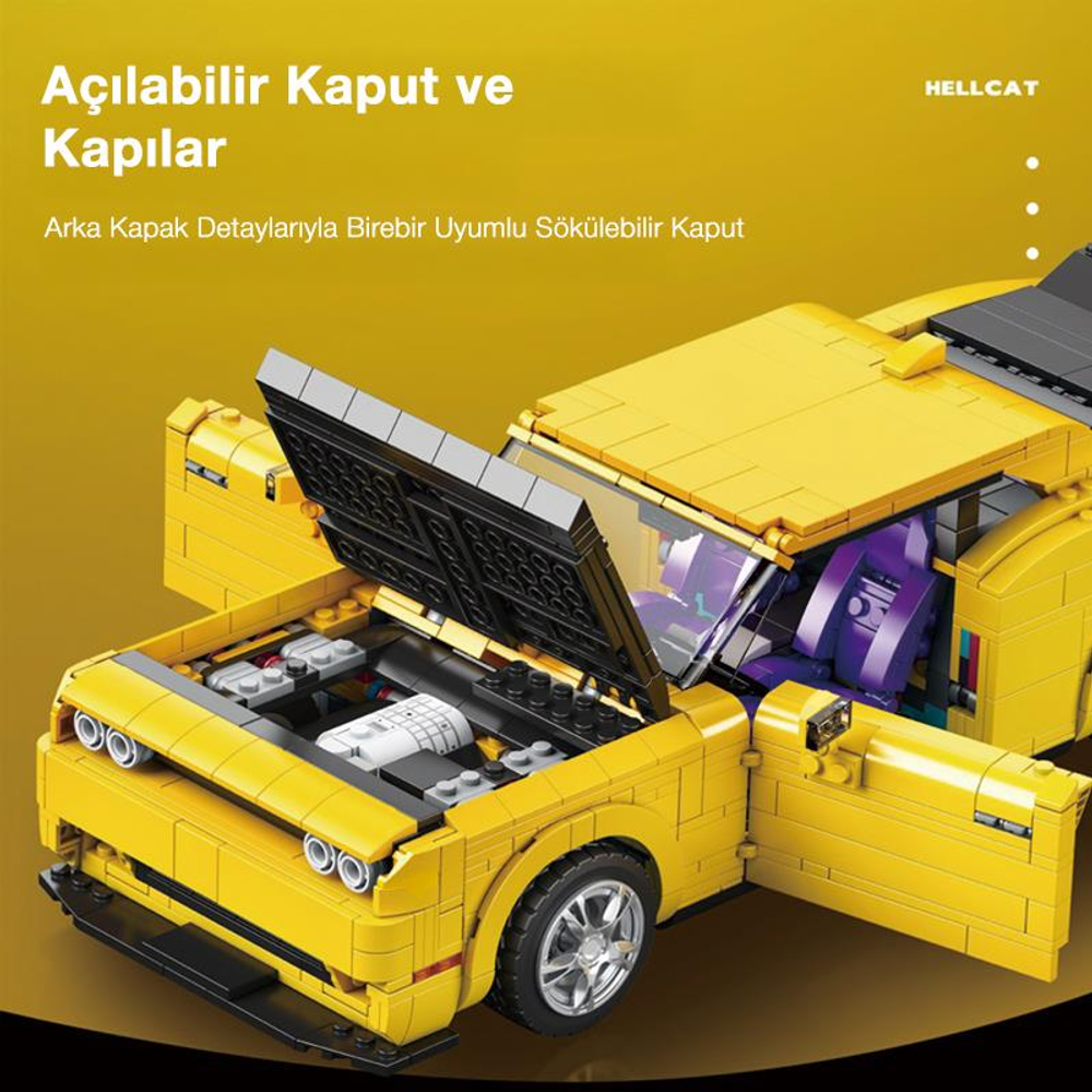 Motor detaylarını gösteren, kaputu ve kapıları açık sarı oyuncak araba.
