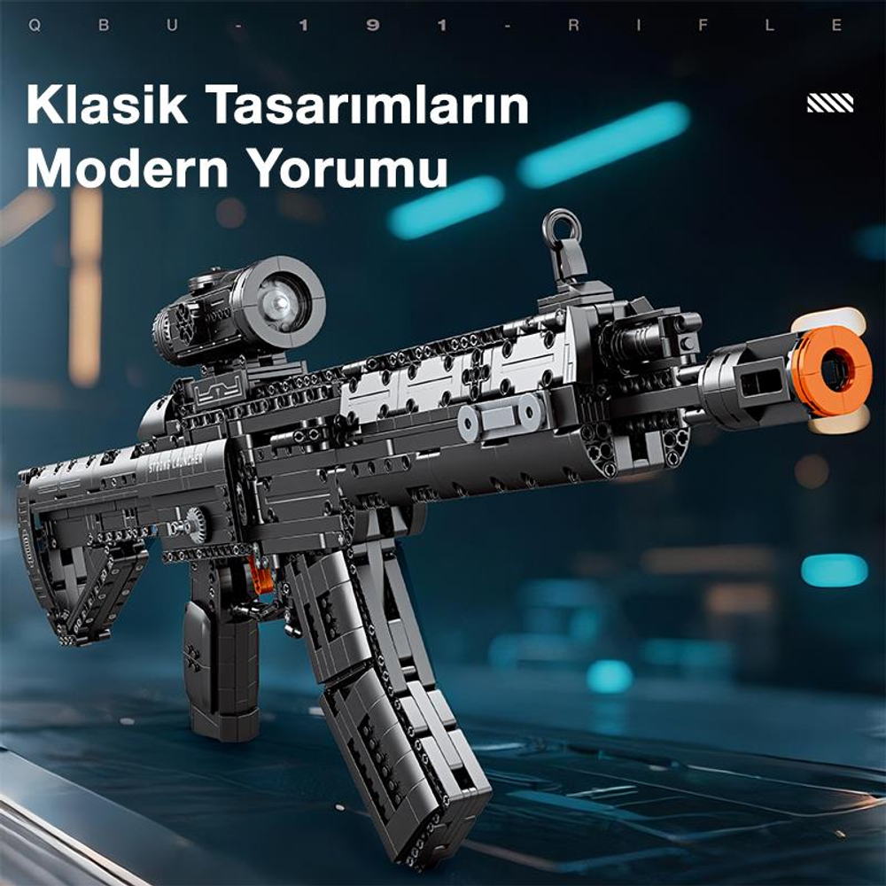Siyah oyuncak taarruz tüfeği dürbünlü ve turuncu uçlu, koyu arka planlı.