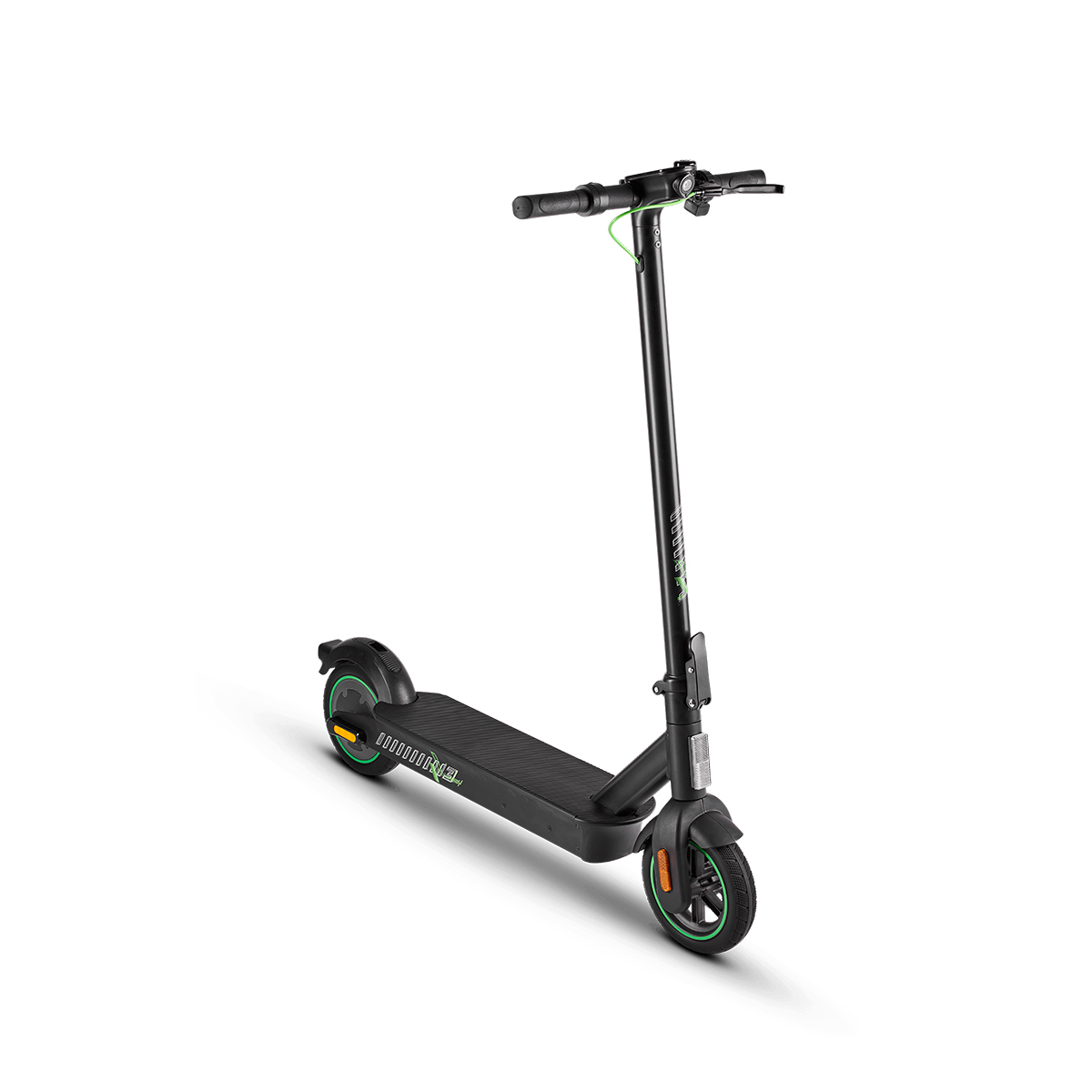 Un patinete eléctrico negro con detalles verdes se exhibe sobre fondo blanco.
