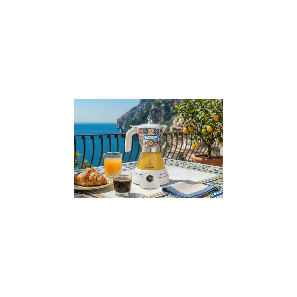 Eine Kaffeemaschine mit Croissant und Orangensaft auf einem Tisch mit Meerblick.