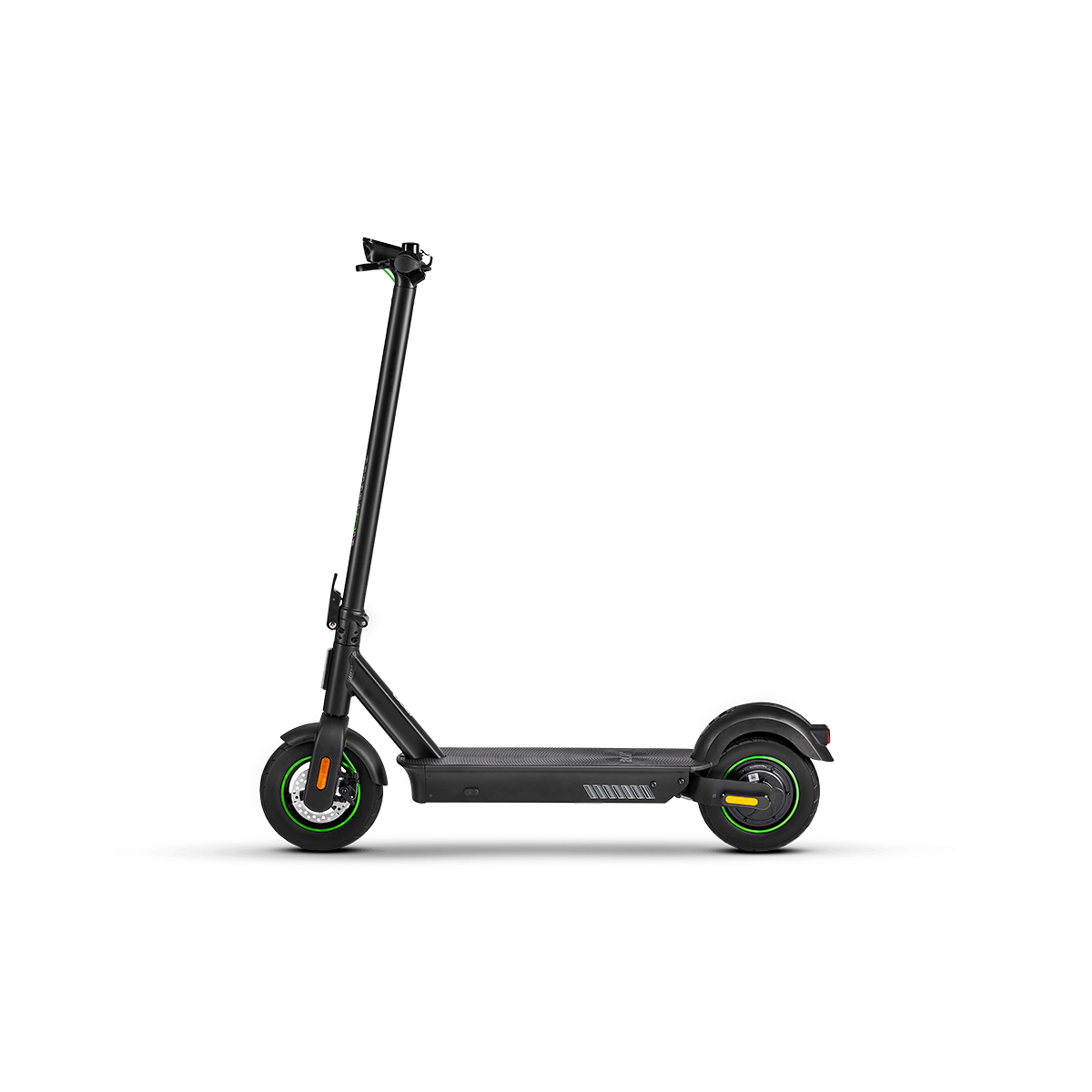 Patinete eléctrico negro con detalles verdes sobre fondo blanco.