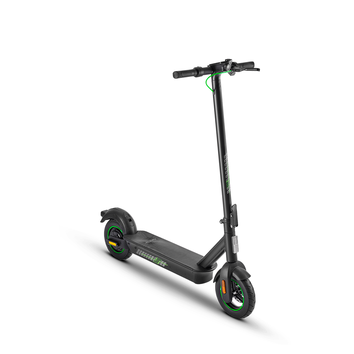 Un patinete eléctrico negro con detalles verdes sobre fondo blanco.