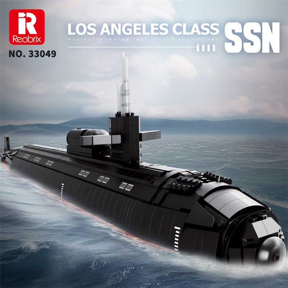 Ein schwarzes Los Angeles Klasse SSN Modellboot fährt auf dem Wasser.