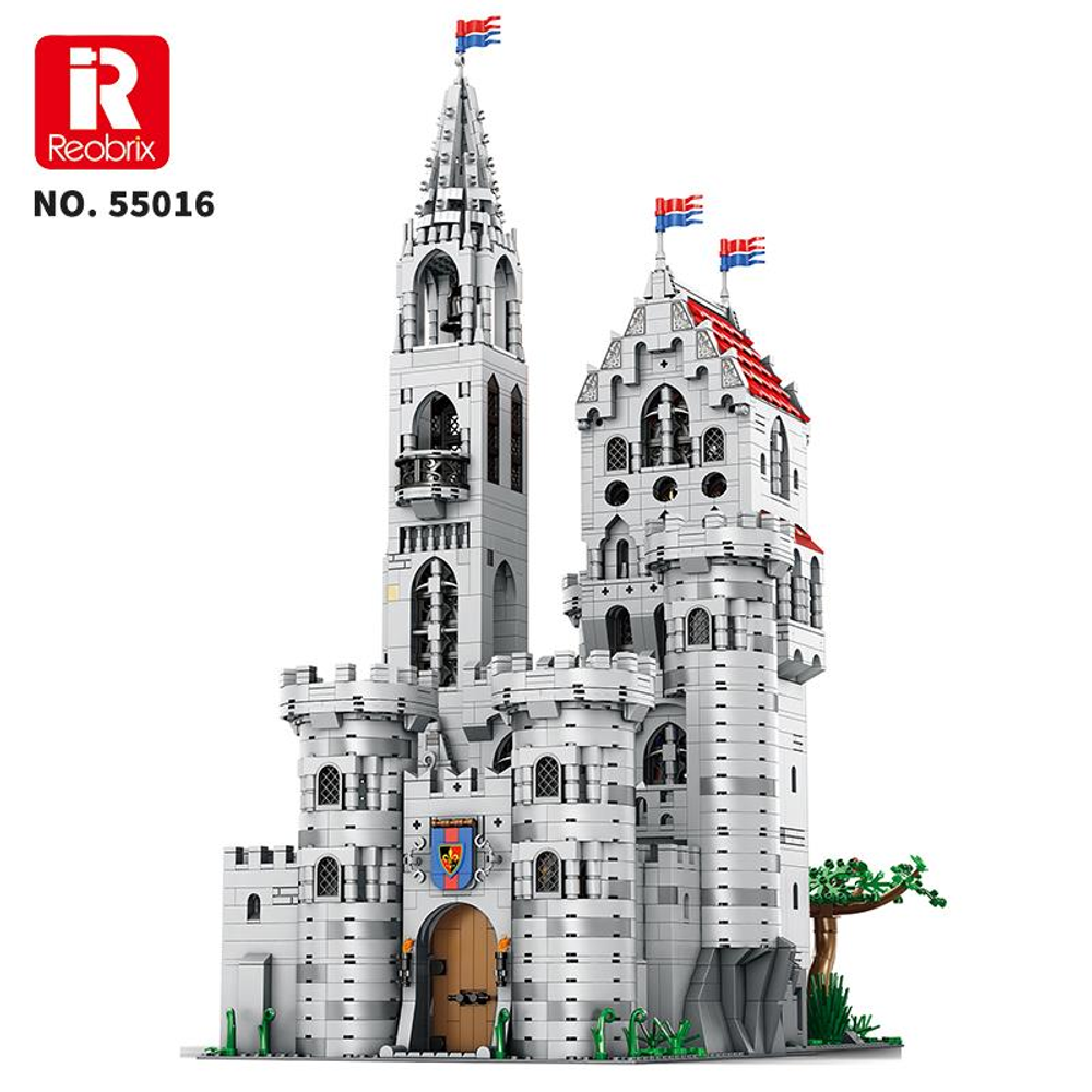 Kapı üzerinde kuleler, bayraklar ve arması olan gri bir Lego kale yapım seti.