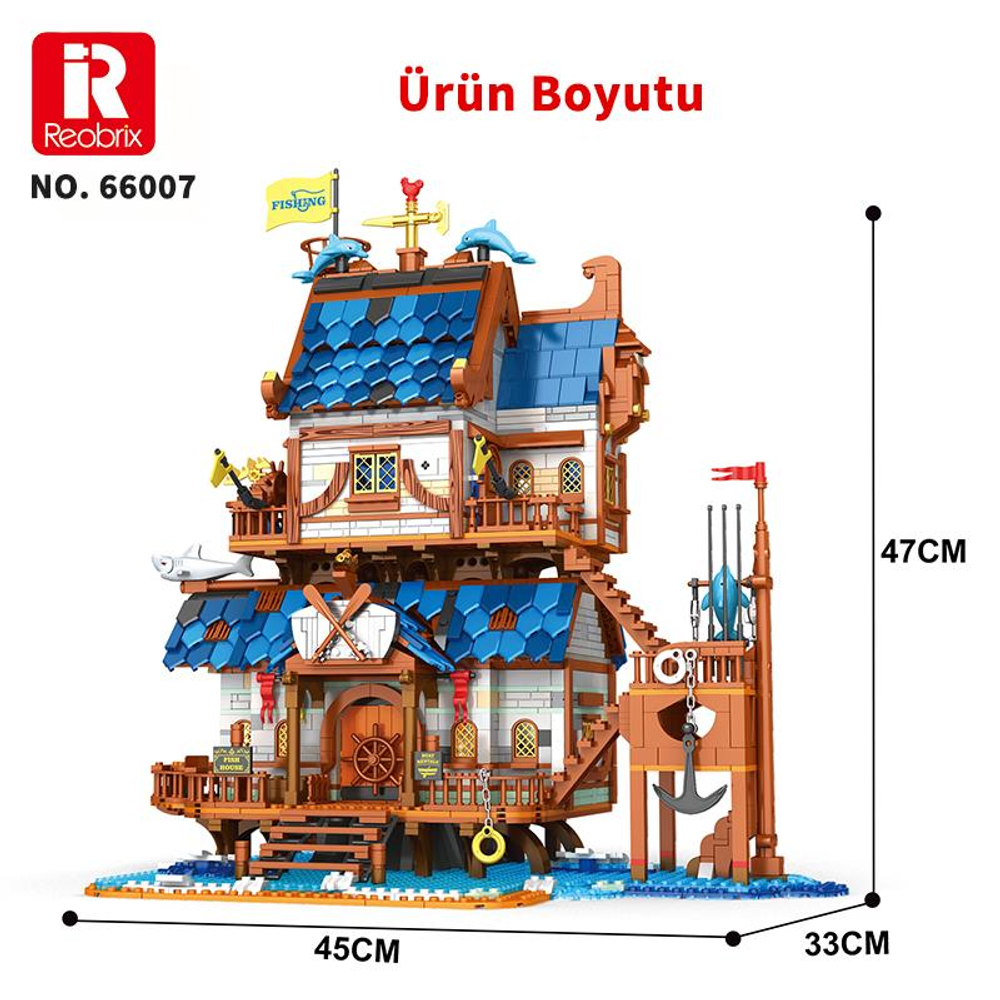 Mavi çatılı, ahşap detaylı, çok katlı model ev ve iskele.