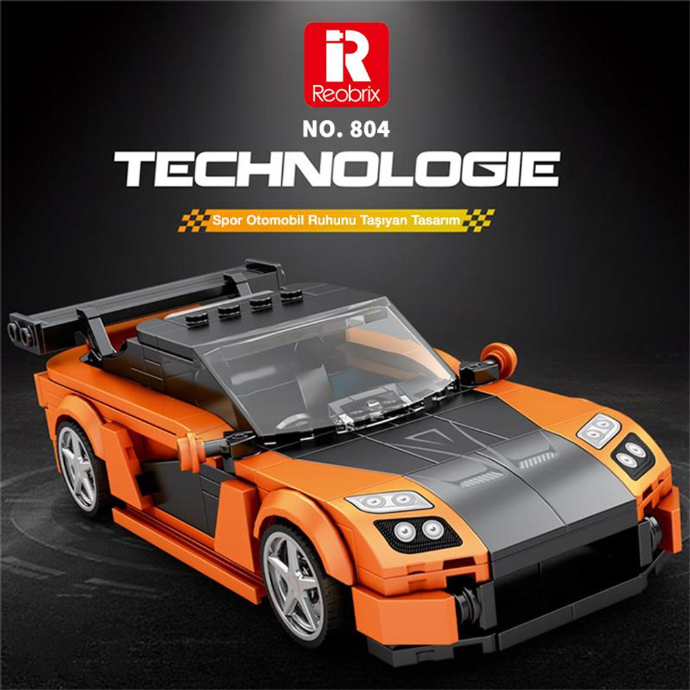 Siyah kaputlu ve spoilerlı turuncu Lego spor araba.