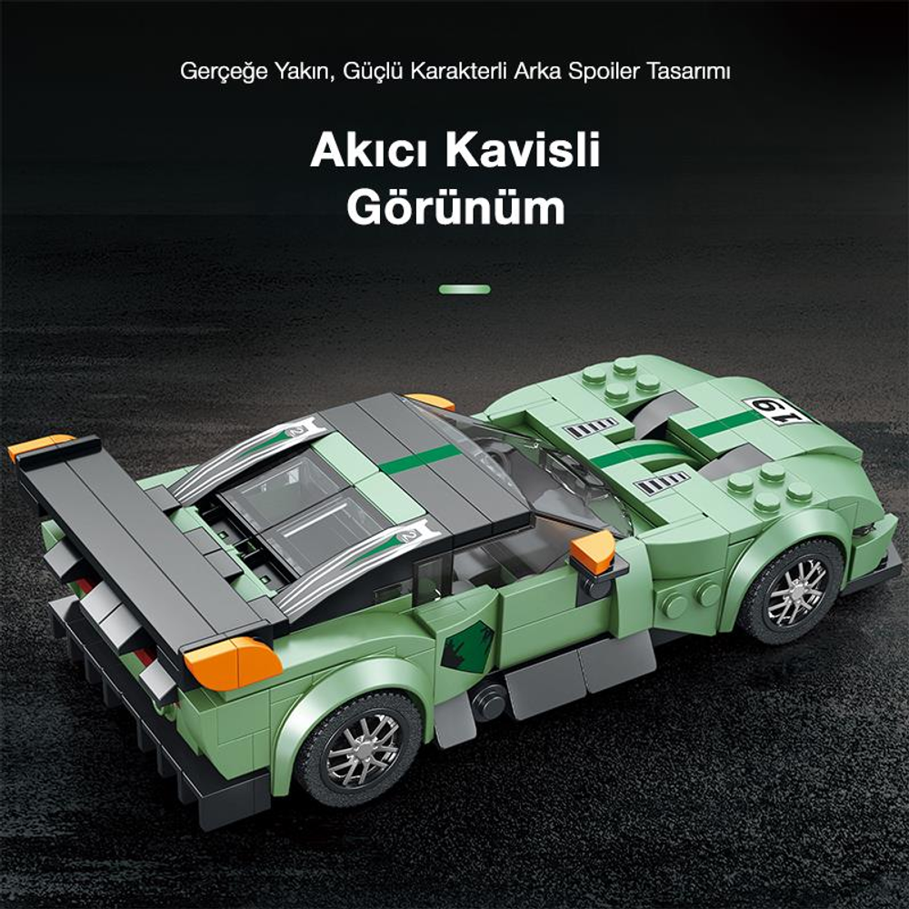 Spoilerli yeşil Lego yarış arabası, 61 numaralı, siyah arka plan üzerinde.