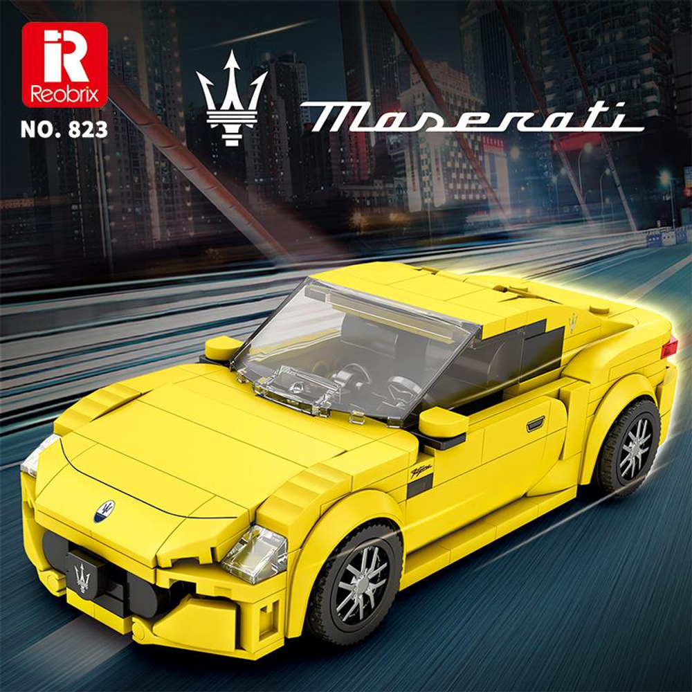 Şehir otobanında Maserati logolu sarı Lego spor araba.