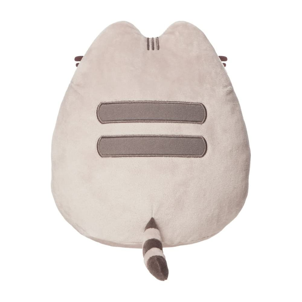 Ein grauer Pusheen-Plüsch mit drei dunklen Streifen am Kopf und zwei dunklen Streifen am Körper.