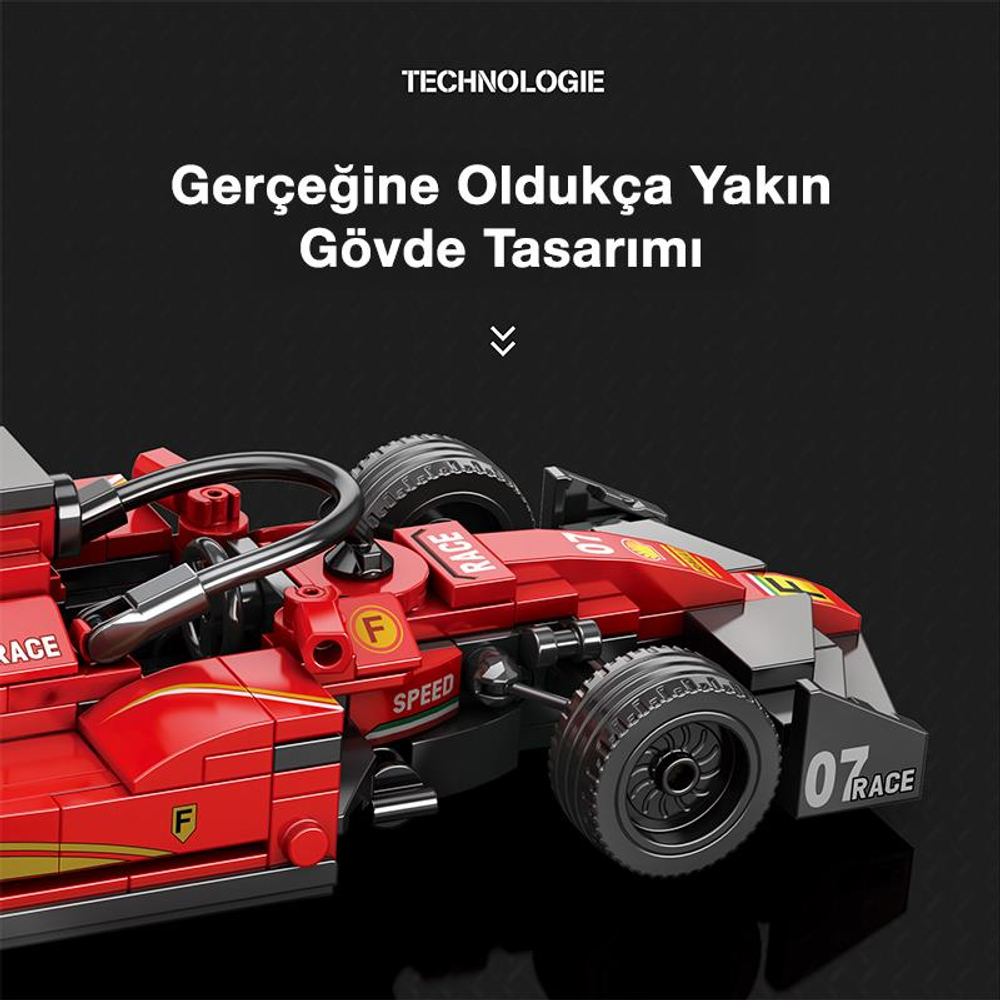 Siyah tekerlekli ve detaylı çıkartmalı kırmızı oyuncak yarış arabası.