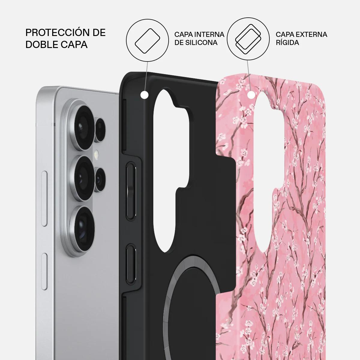 Primer plano de una funda de teléfono con patrón de flor de cerezo rosa, mostrando la doble capa protectora.
