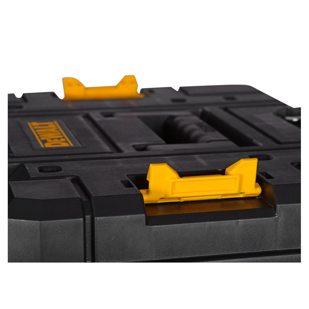 Caja de herramientas negra con clips de bloqueo amarillos y parte de un asa visible.