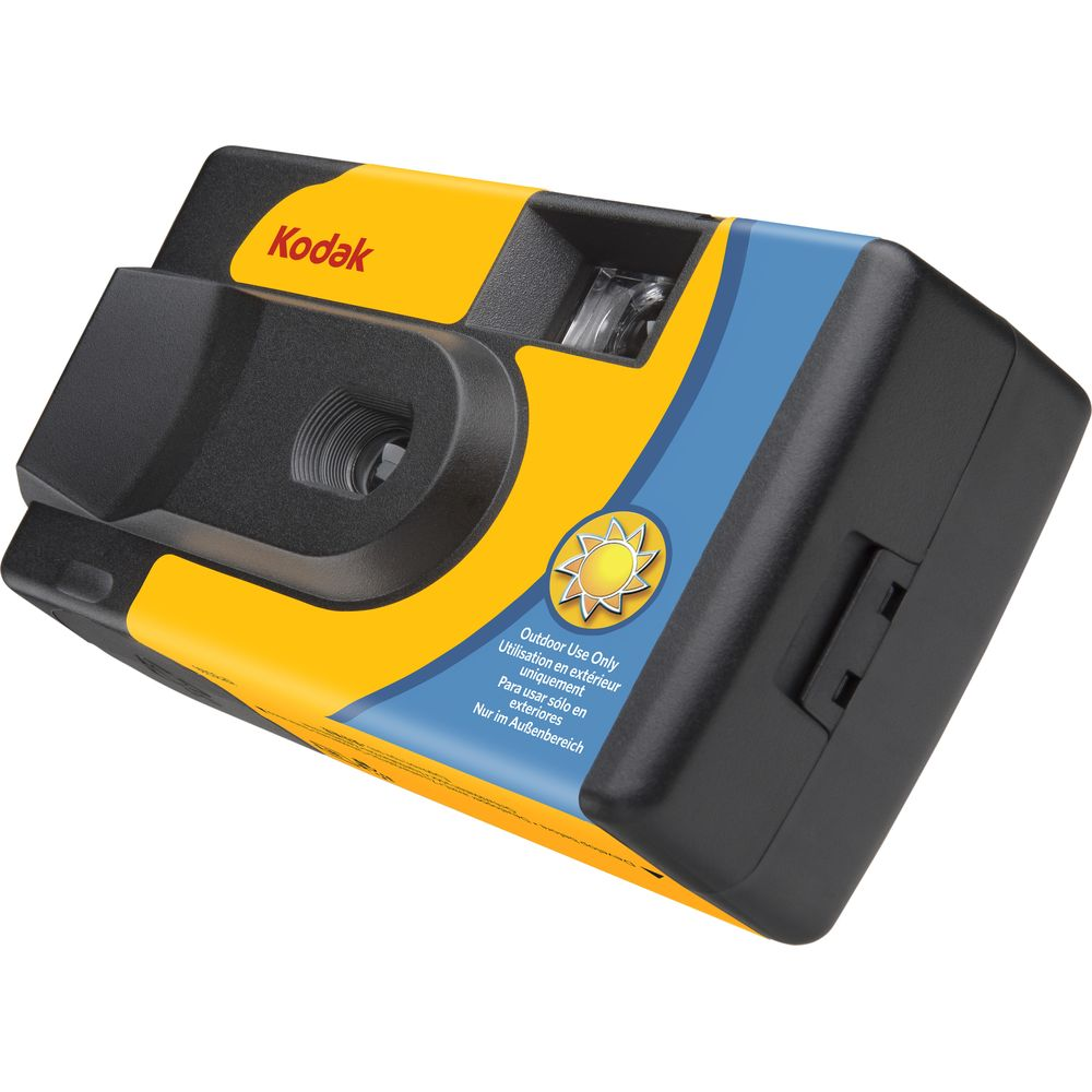 Gele en blauwe Kodak wegwerpcamera met "Outdoor Use Only" en zon-icoon.