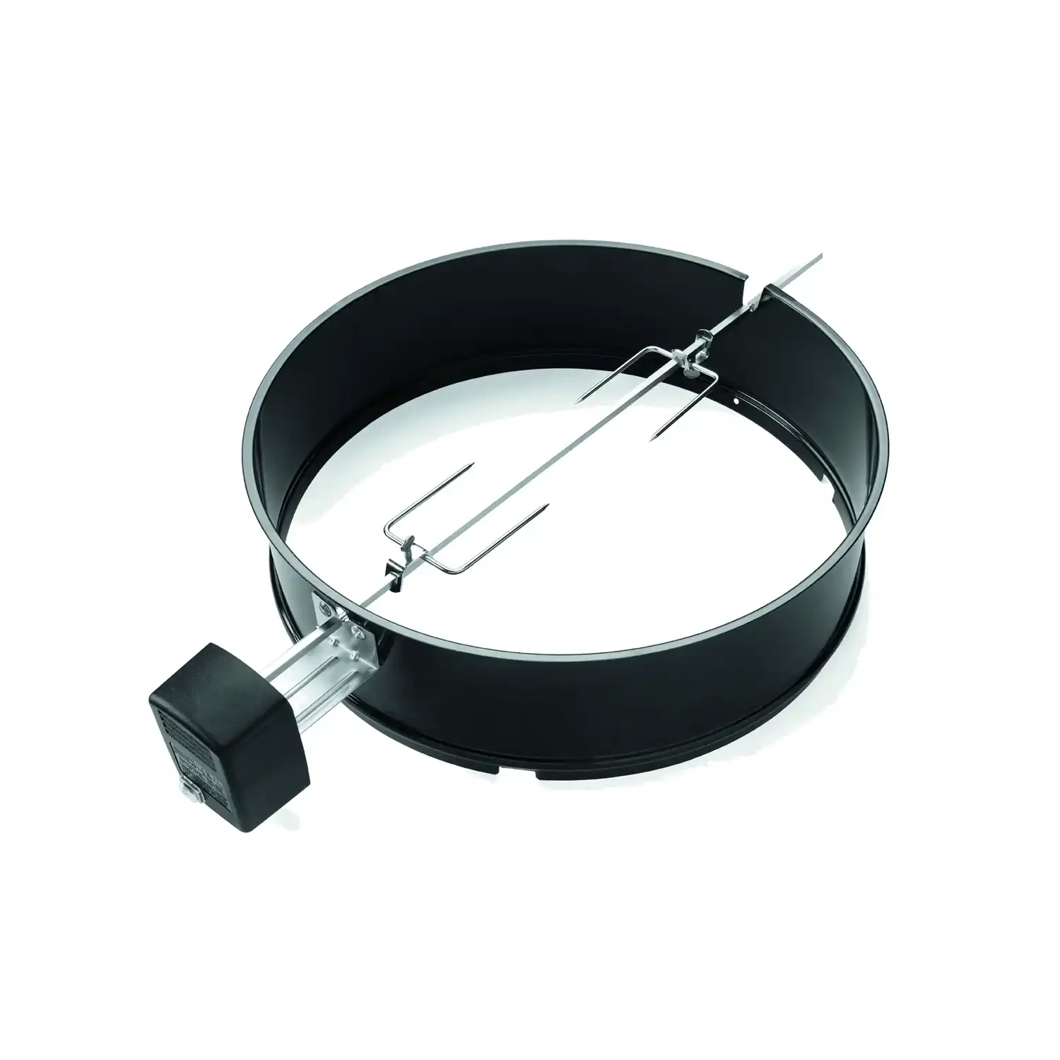 Ein schwarzer Grillrotisserie-Ring mit Motor und Spieß. Weißer Hintergrund.