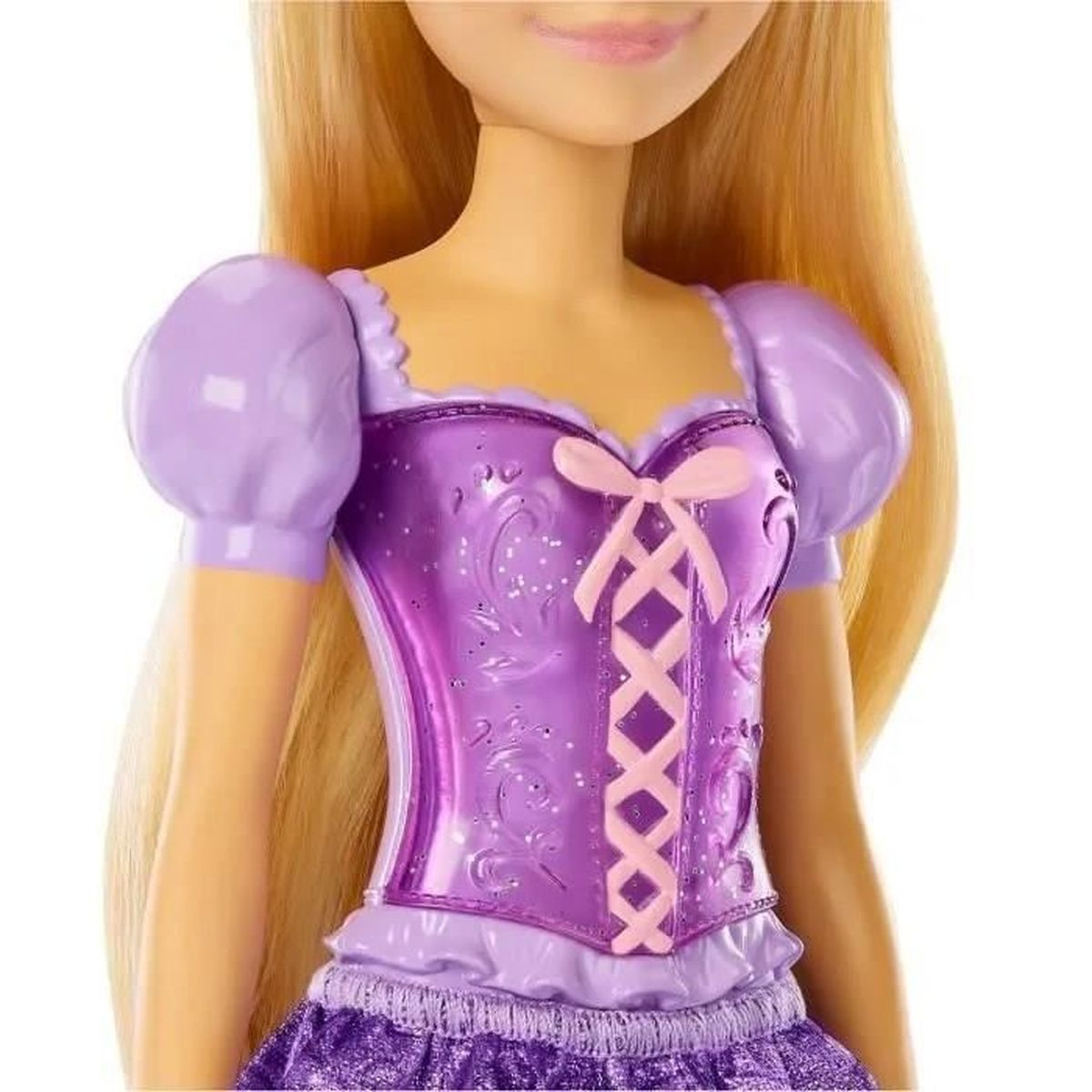 Nahaufnahme einer Puppe mit einem lila Korsett mit rosa Schnürung und Puffärmeln.