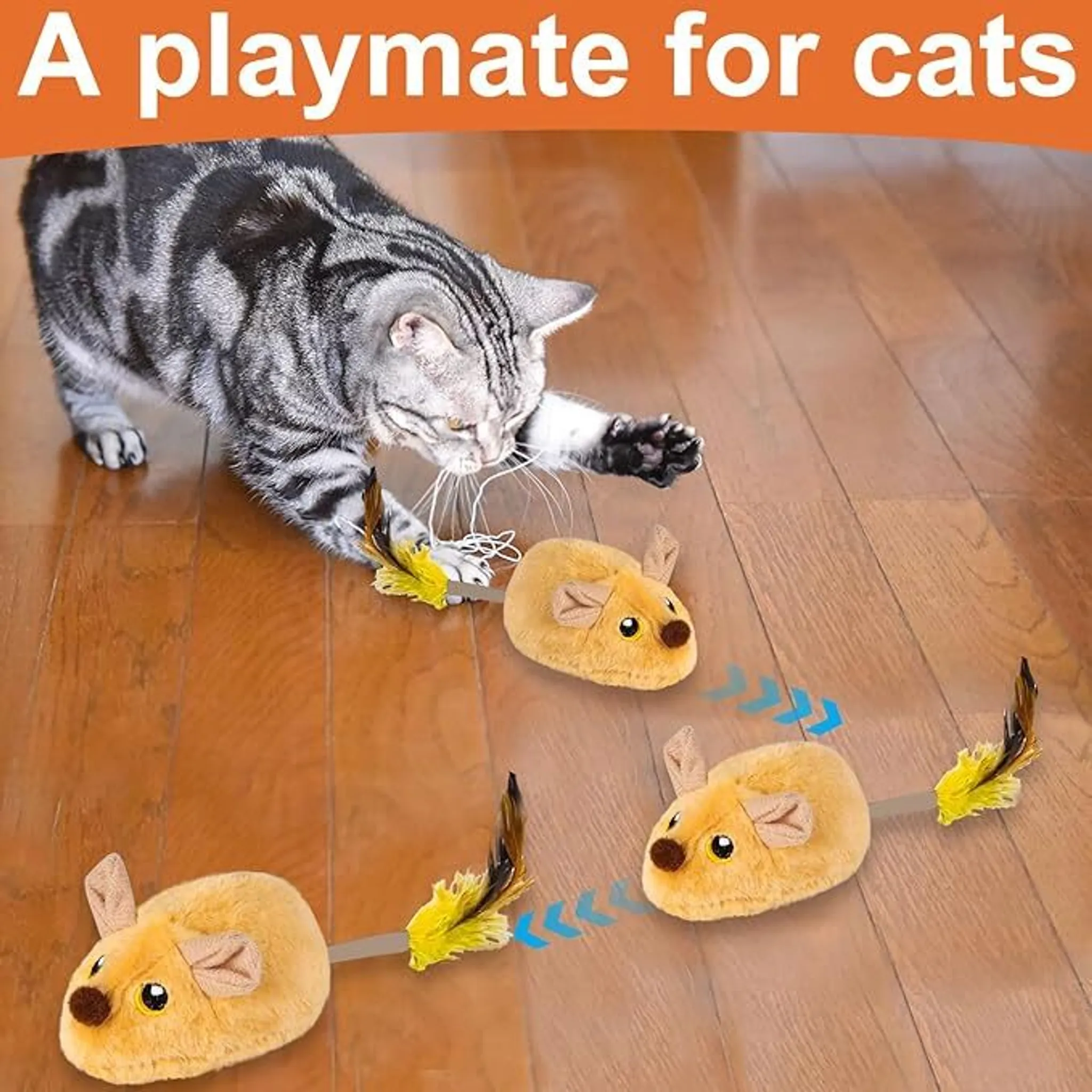 Eine Katze spielt mit drei Spielzeugmäusen auf einem Holzboden.