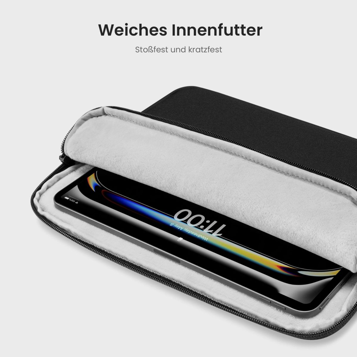 Schwarze Laptoptasche mit weichem Innenfutter zeigt ein Smartphone mit Uhrzeit.