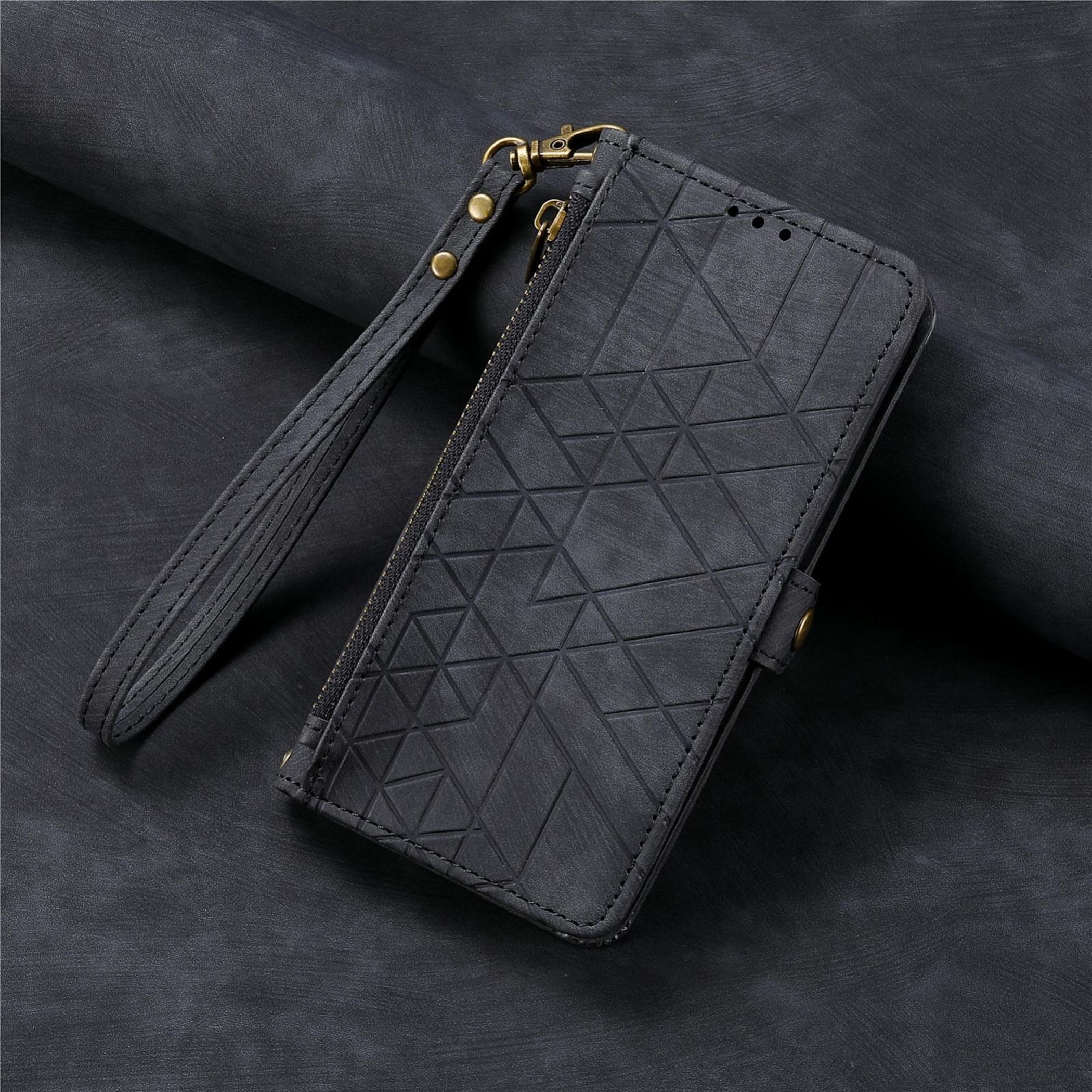 Funda de teléfono negra con patrón geométrico y correa de muñeca.