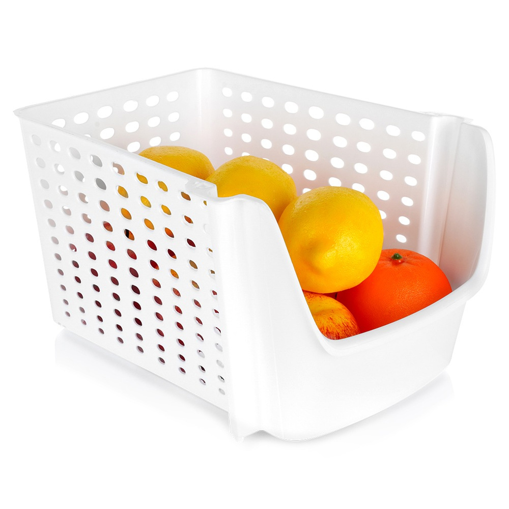 Un cesto di plastica bianco contiene limoni, arance e pesche. Il cesto ha molti fori.