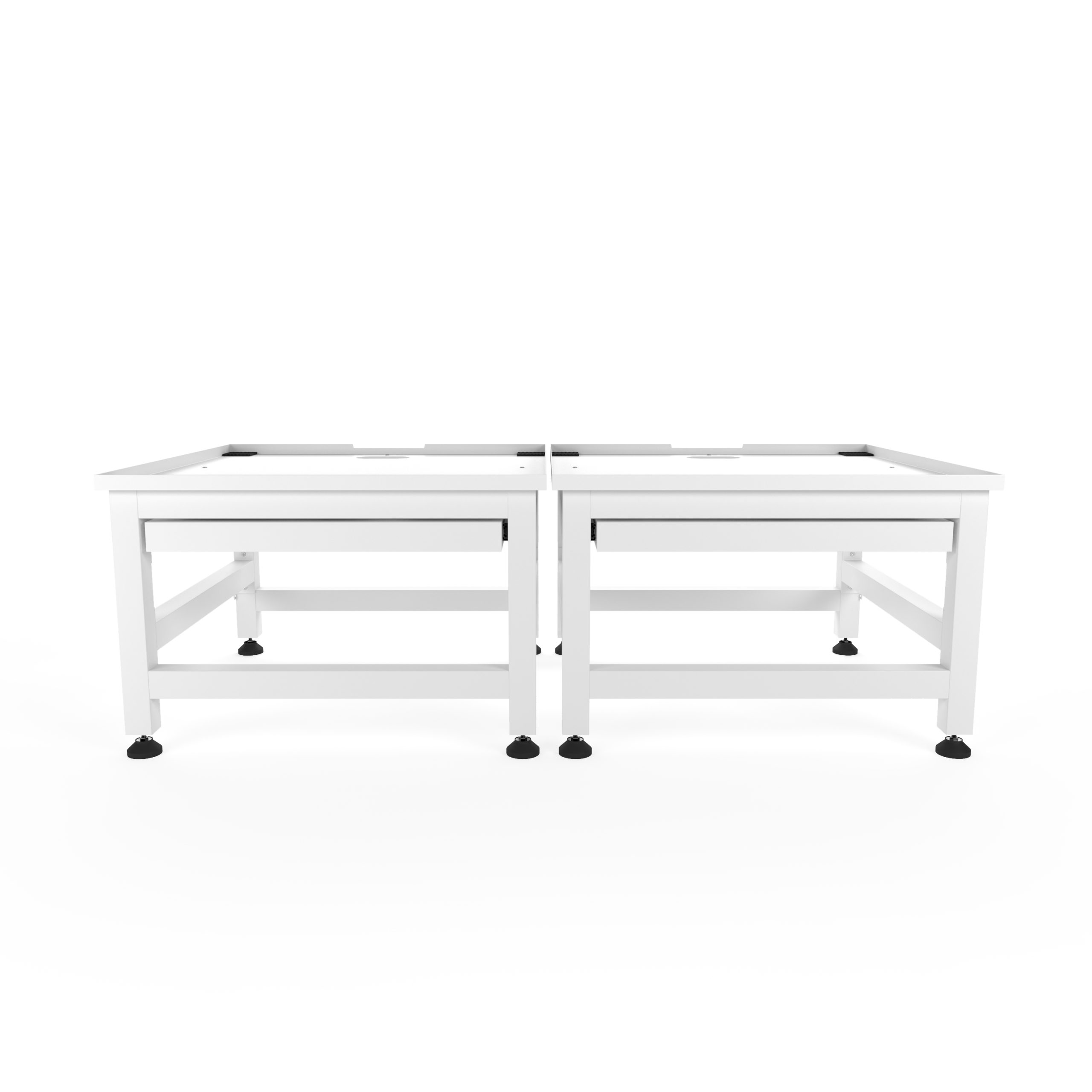 Twee witte tafels met laders en zwarte voeten, naast elkaar.
