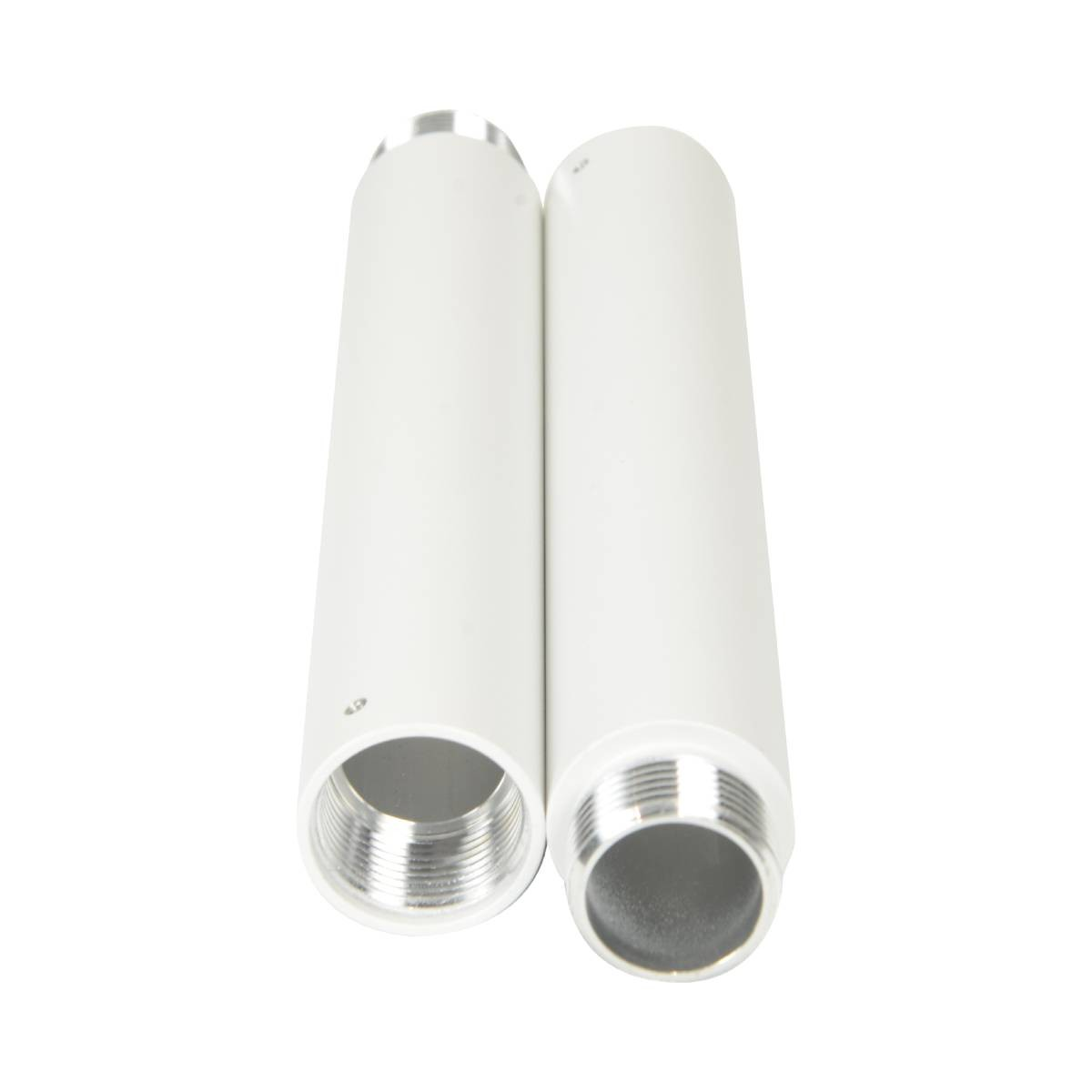 Due cilindri metallici bianchi con estremità filettate stanno fianco a fianco su sfondo bianco.