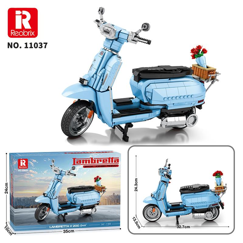 Sepette kırmızı çiçekli açık mavi Lambretta V 200 Special oyuncak scooter modeli.