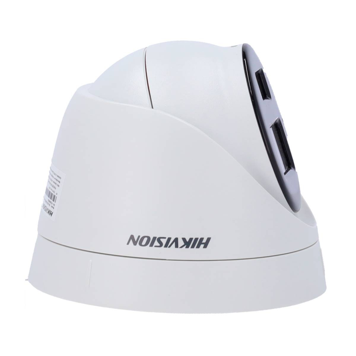 Una telecamera di sicurezza a cupola bianca con accenti neri e il logo Hikvision.