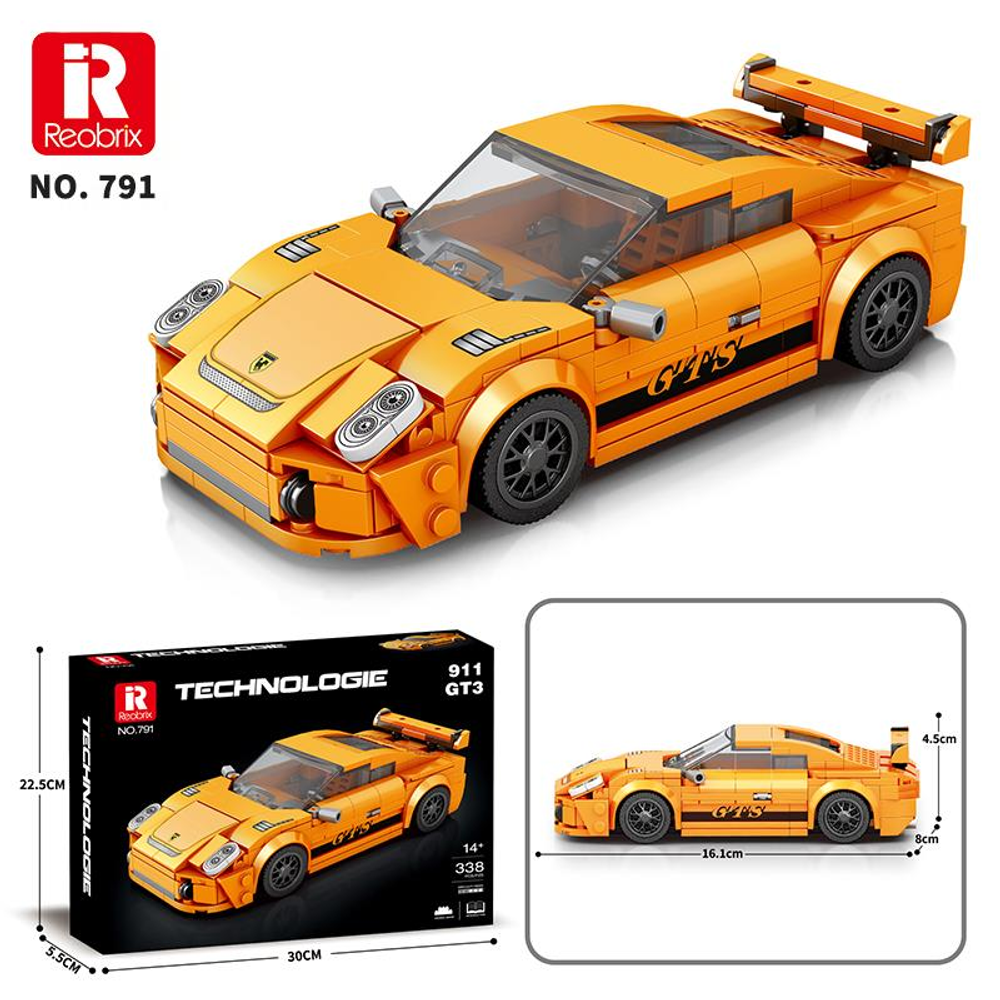 Spoilerli ve siyah tekerlekli, turuncu renkli bir spor araba yapım parçası modeli.