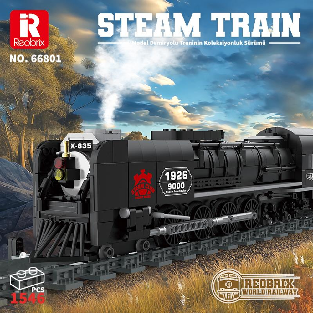Rayların üzerinde siyah bir buharlı tren blok model, bulutlu gökyüzü önünde.