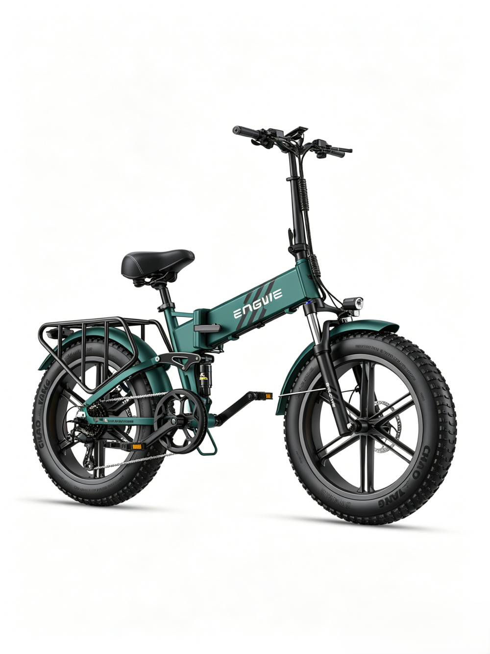 Una e-bike pieghevole verde scuro con pneumatici larghi e portapacchi.
