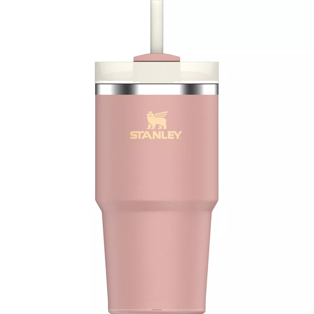 Beyaz kapaklı ve pipetli pembe Stanley termos bardak.