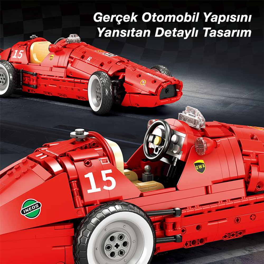 15 numaralı iki kırmızı Lego model yarış arabası, biri önde, biri arkada.