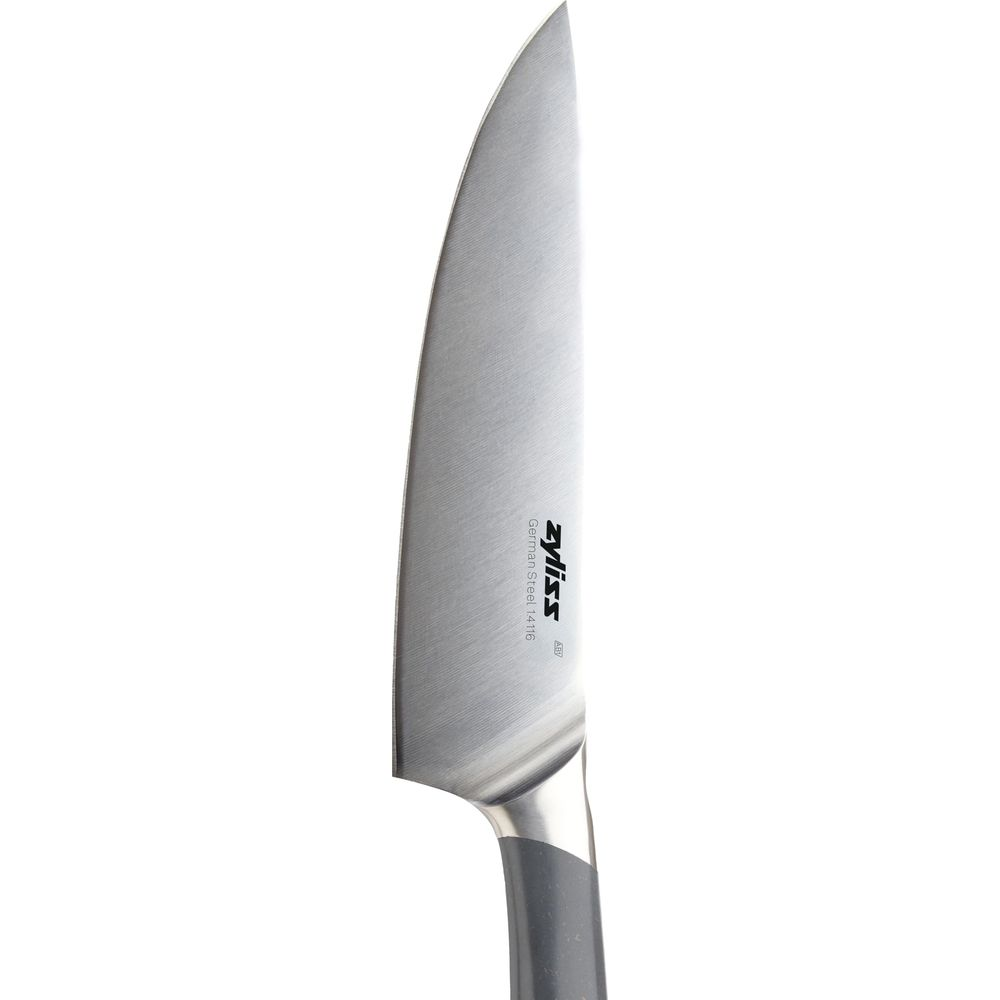 Un couteau de cuisine tranchant avec lame argentée et manche gris.