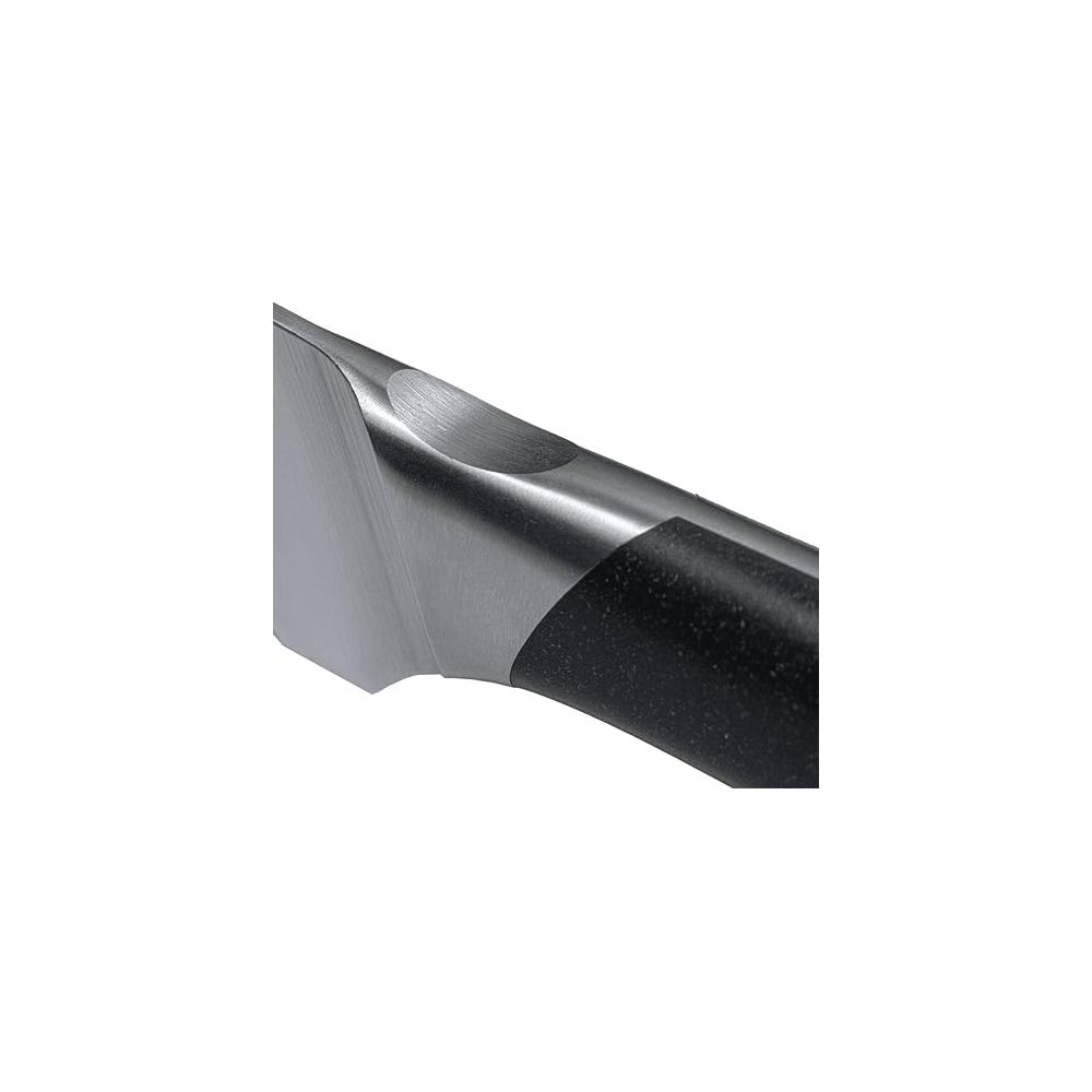 Gros plan d'un couteau avec manche en métal et noir.