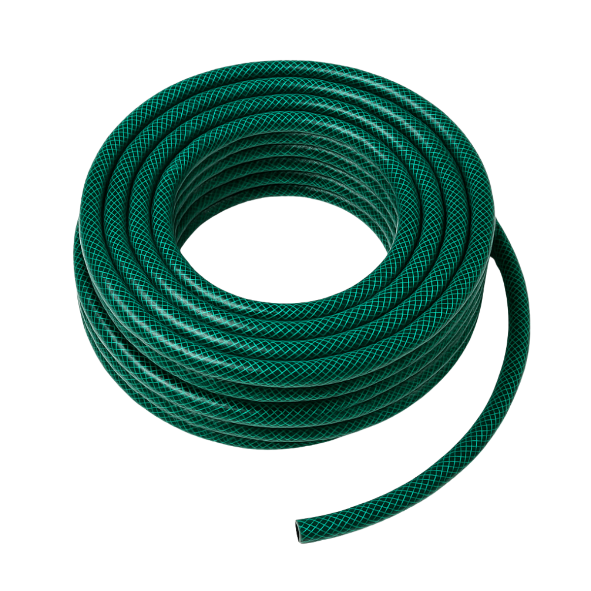 Een groene tuinslang is opgerold, met één uiteinde dat naar rechts uitsteekt.