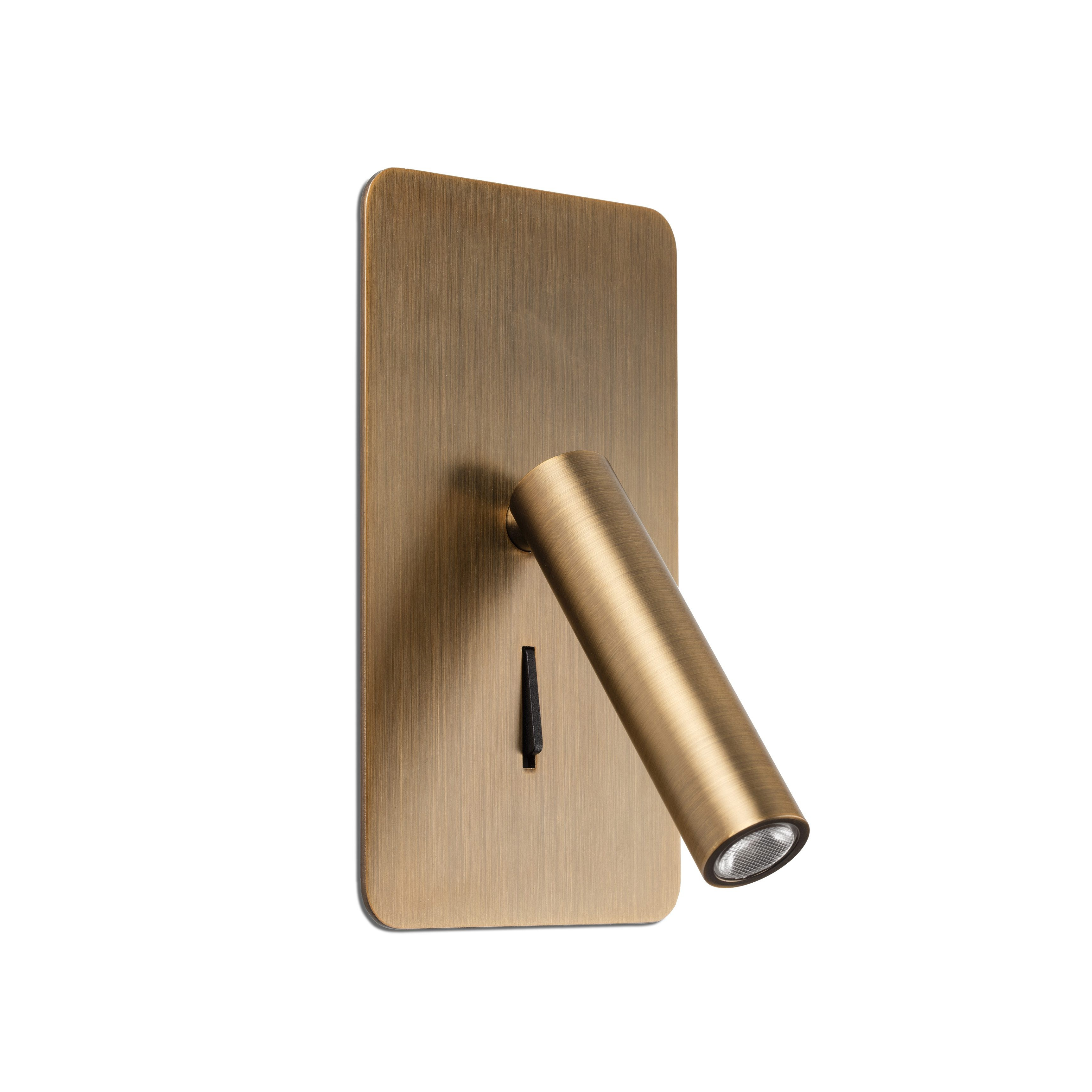 Lampada da parete in ottone con spot orientabile e interruttore nero.