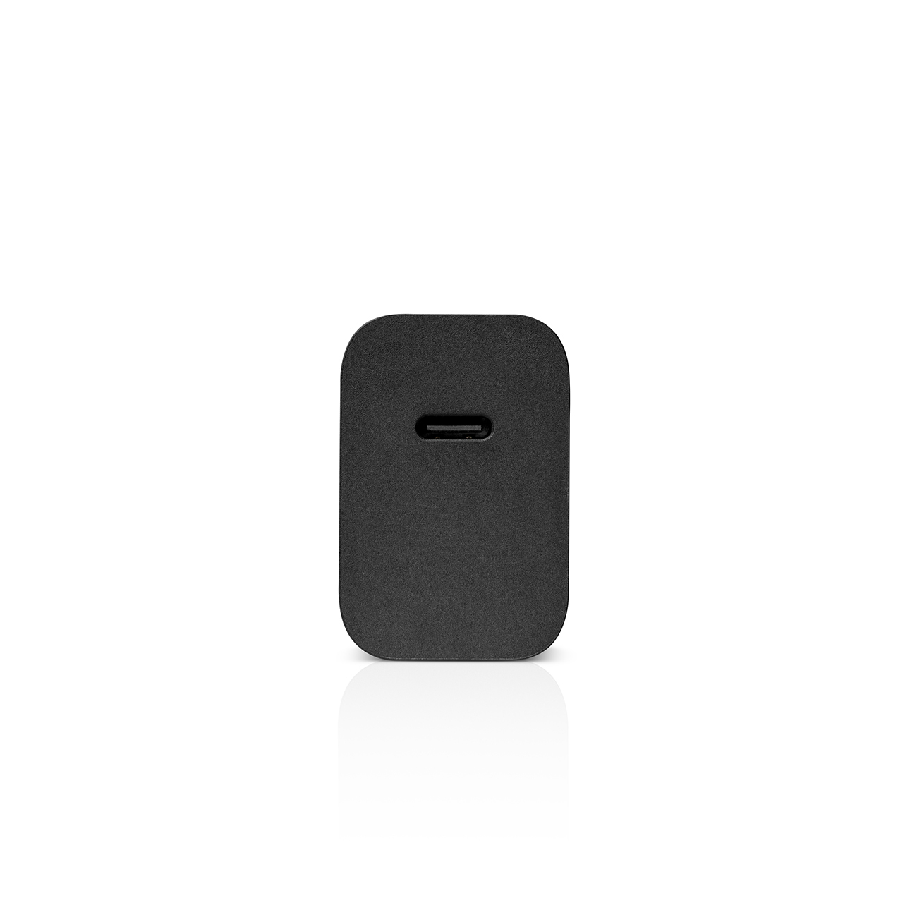 Schwarzer USB-C-Adapter auf weißem Hintergrund.