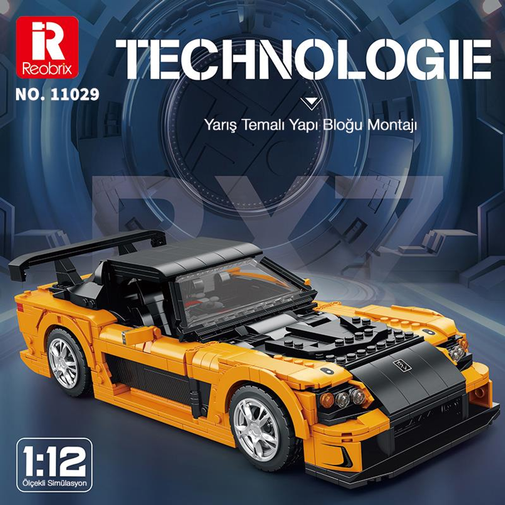 Siyah spoilerli ve jantlı sarı Lego spor araba modeli.