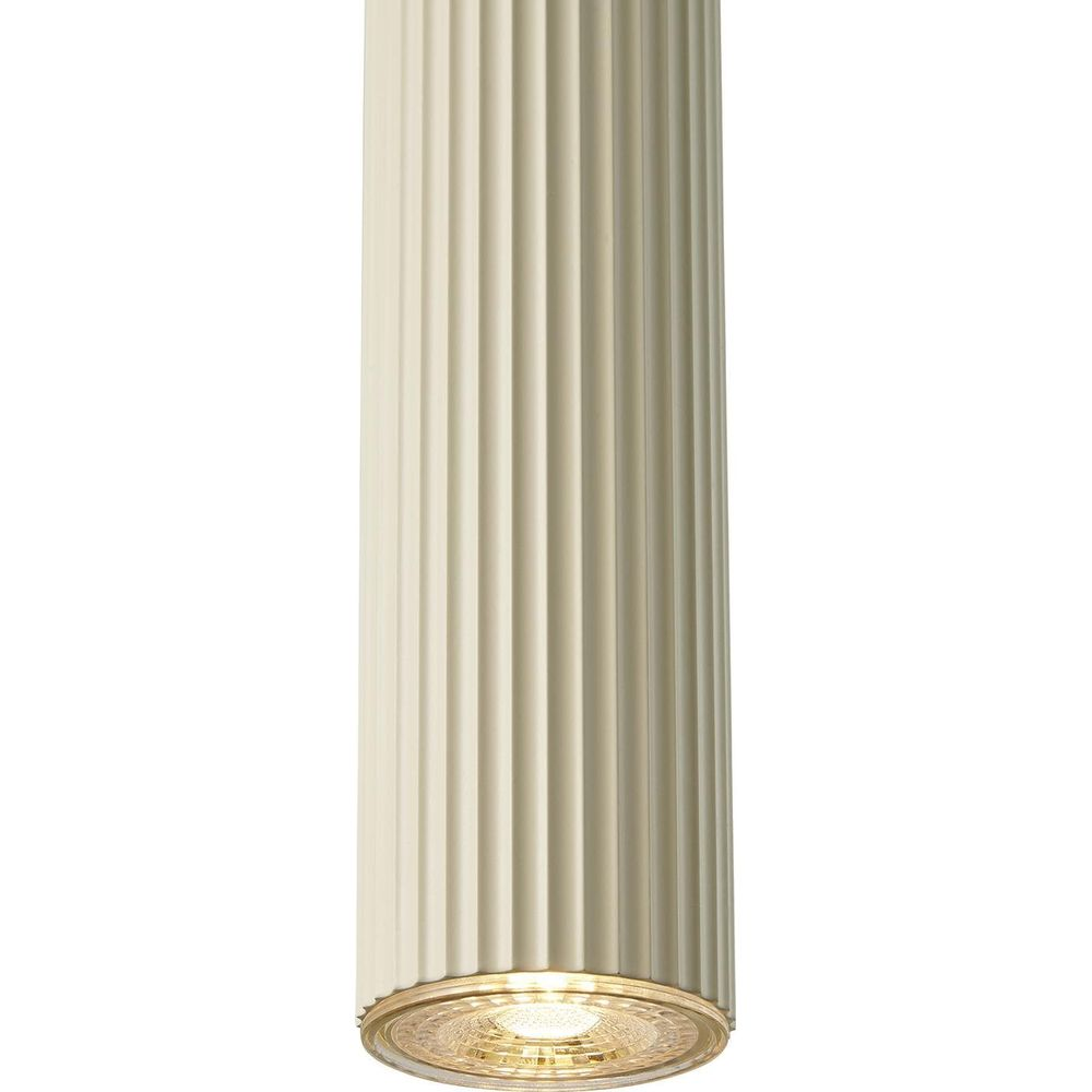 Une lampe cylindrique cannelée couleur crème avec une base en verre transparent et une lumière LED.