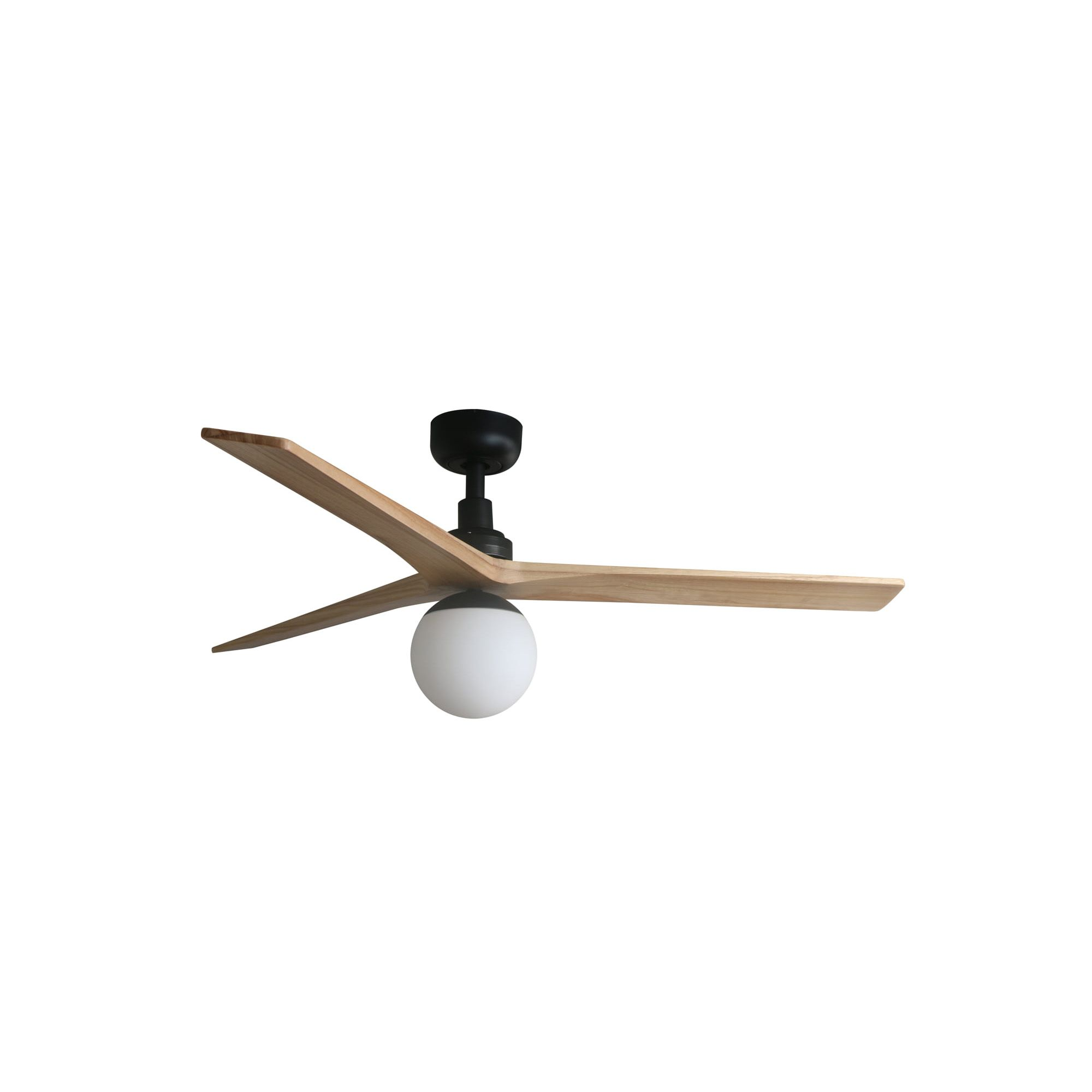 Un moderno ventilatore da soffitto con tre pale in legno e una luce rotonda.