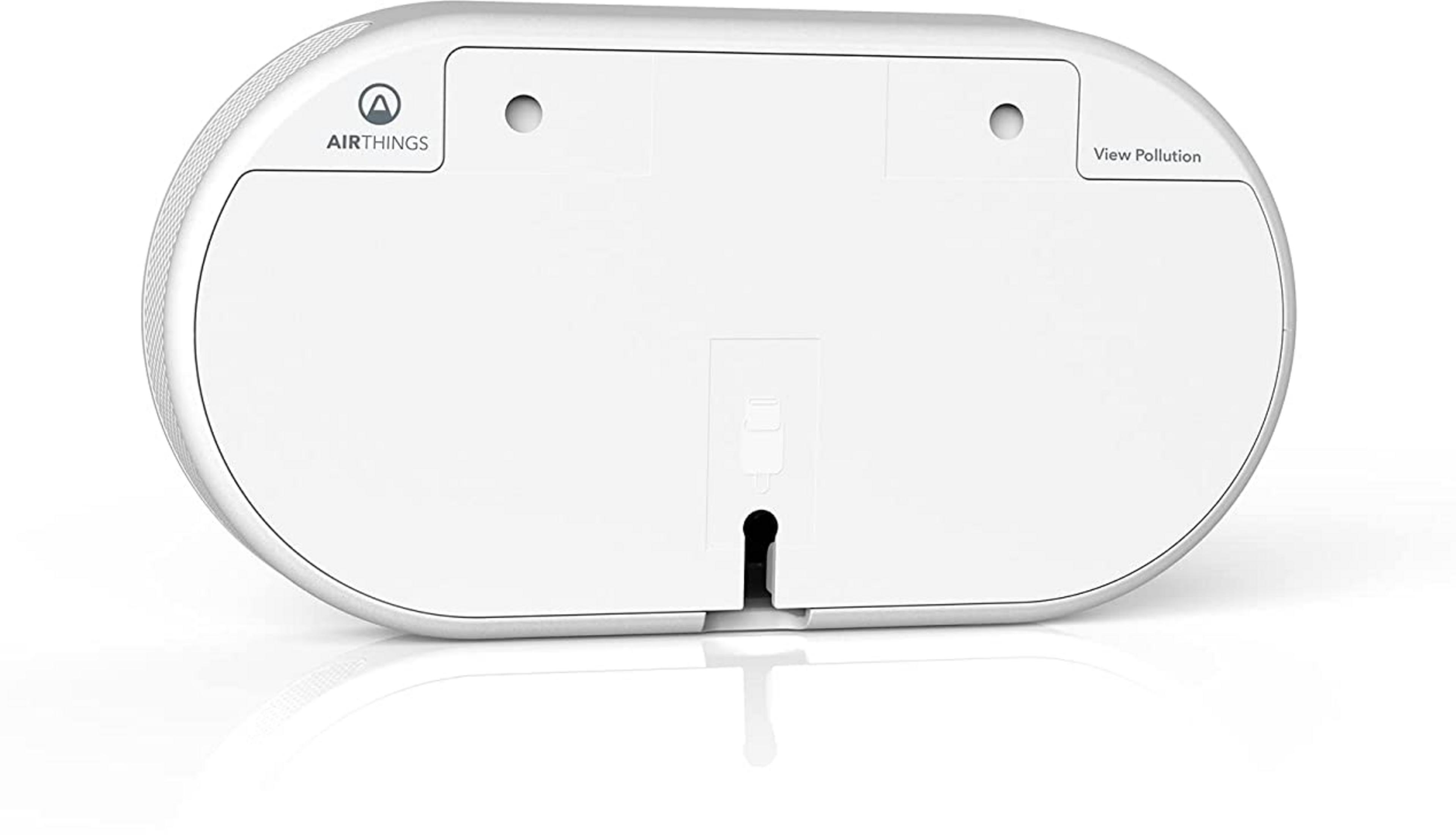 Ein weißes Airthings-Gerät mit Lüftungsschlitzen und Ladeanschluss.